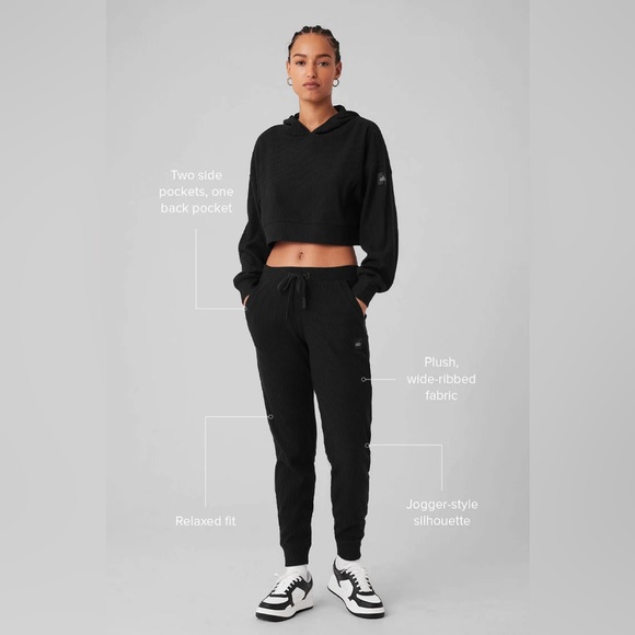 Alo yoga muse sweatpants - Picture 2 of 5